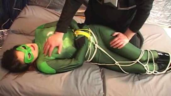 limp - 3771 green lantern girl 480p.mp4_snapshot_13.04.000